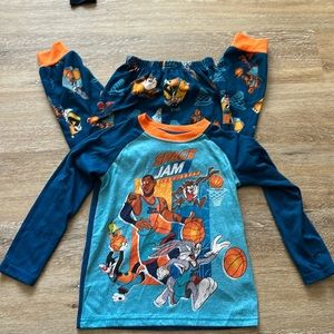 Space jam fleece pajama set. Long sleeve and pants  size 4/5